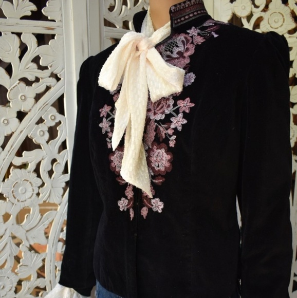 Vintage 80s/90s embroidered velveteen puffed sleev - Picture 3 of 6